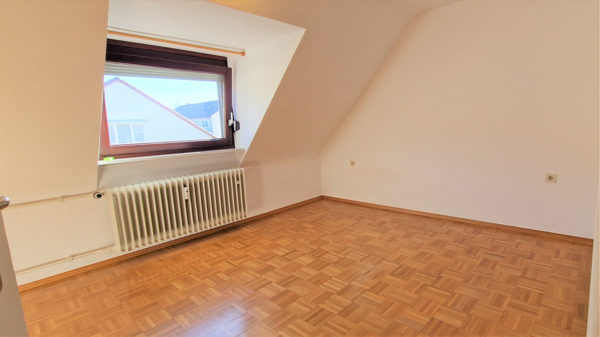 Gemütliche DG Wohnung in ruhiger Lage - Photo 1