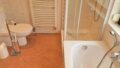 Dusche und Wanne