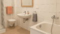 Bad mit Dusche und Wanne